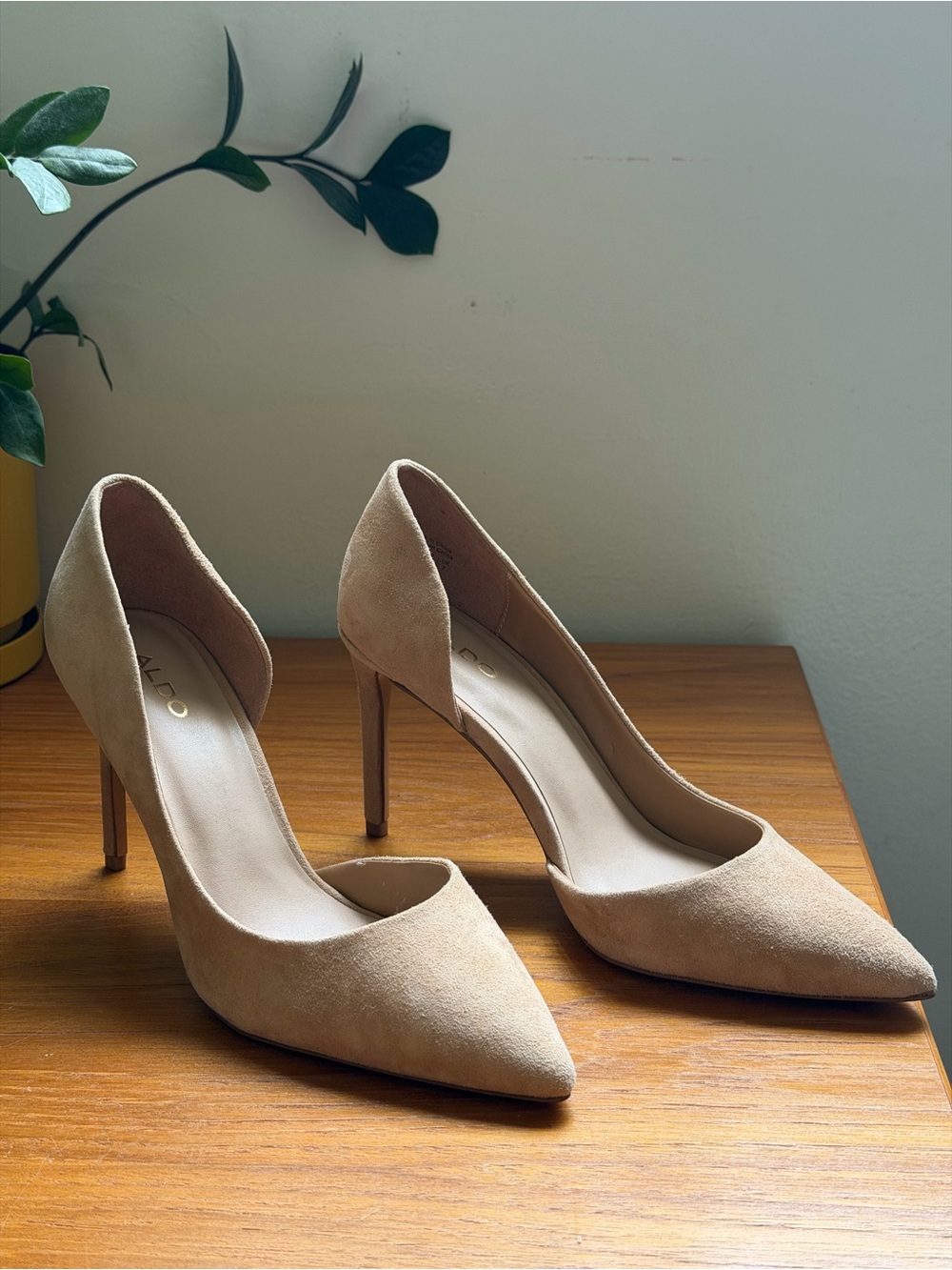 ALDO Nude Beige Suede Pointed Toe Stiletto Heels Pumps - Size US 9 / EUR 40